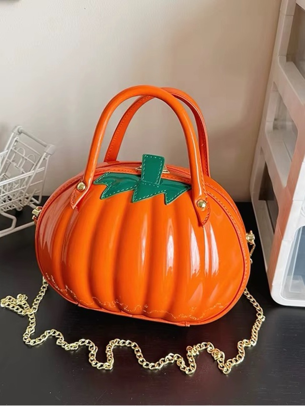 Orange Pumpkin-Shaped Women’s Handbag with Green Leaf Accent